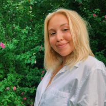 Barry University student Suzannah Young joins Artburst Mentoring Program