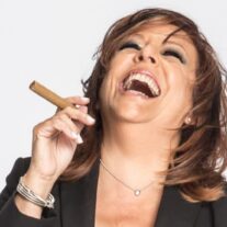 Albita invita a su fiesta de Halloween inaugurando el Teatro Roxy