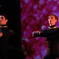 BRIGID BAKER, “ABRACADABRA” Y EL ARTE DEL ENCANTAMIENTO