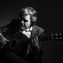 EL DUENDE SALTA DEL PENTAGRAMA: DEBUTA EN MIAMI EL MAESTRO DE LA GUITARRA FLAMENCA RAFAEL RIQUENI