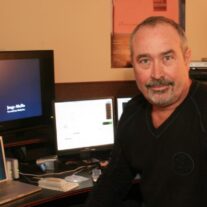 ‘EDITAR ES DARLE EL RITMO A LA PELÍCULA’: JORGE ABELLO, LA MAESTRÍA DE UN EDITOR DE CINE DE MIAMI
