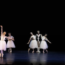 LA INFALIBLE FÓRMULA HUMORÍSTICA DE LES BALLETS TROCKADERO