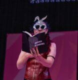 Una Kassandra inolvidable en inglés chapurreado