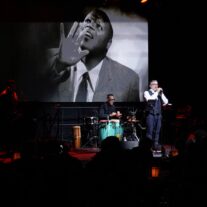 Viaje a una época más bella en un café-concierto en homenaje a Bola de Nieve