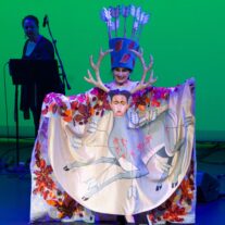 Astrid Hadad presenta ‘La pluma o la espada’ en el Westchester Cultural Arts Center