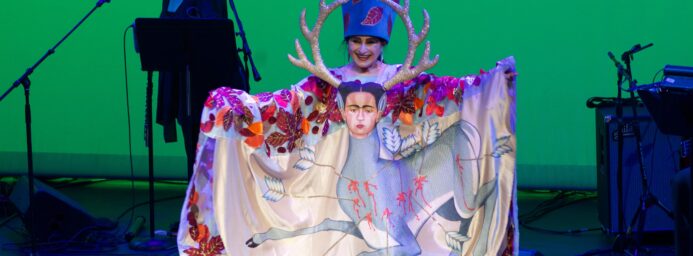 Astrid Hadad presenta ‘La pluma o la espada’ en el Westchester Cultural Arts Center