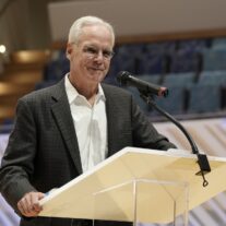 Tras 25 años al mando, Howard Herring se despide de la New World Symphony
